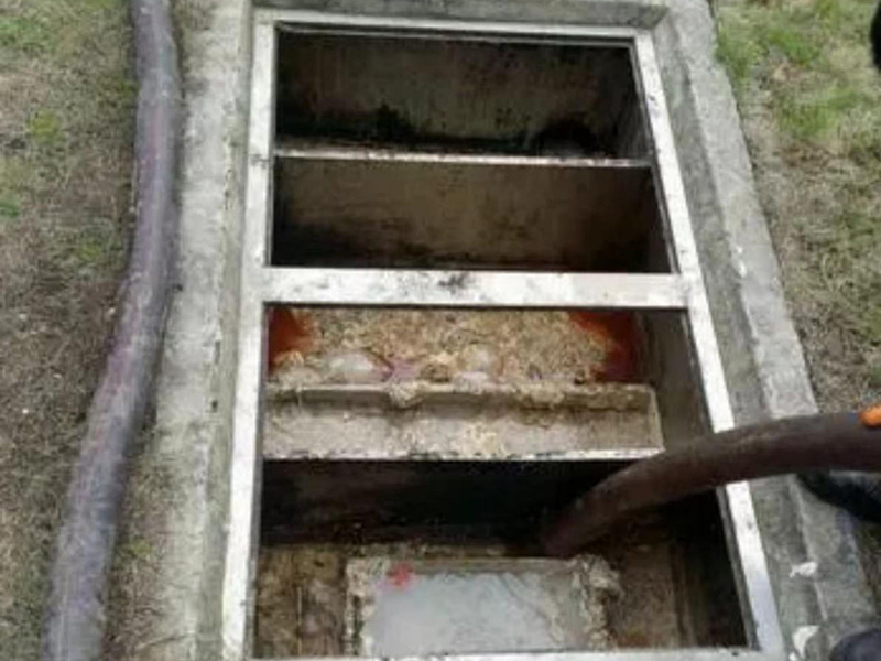 茄子河隔油池清理