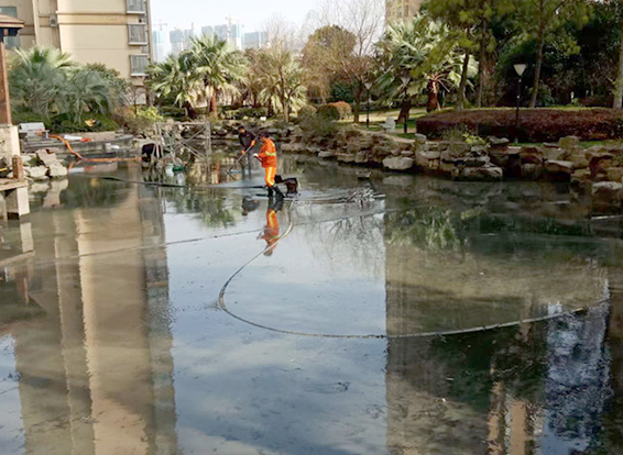茄子河景观池淤泥清理